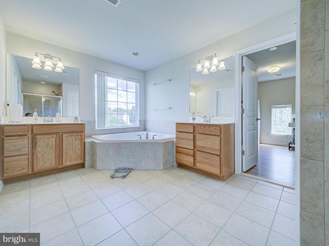 29 ENDEAVOR BLVD, East Windsor, NJ 08520