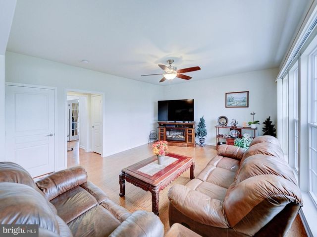 29 ENDEAVOR BLVD, East Windsor, NJ 08520