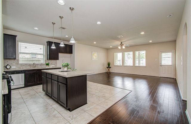 12319 Gatewood Drive, Mont Belvieu, TX 77535