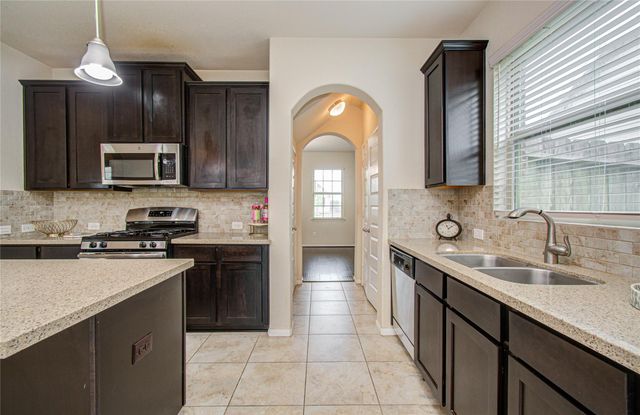 12319 Gatewood Drive, Mont Belvieu, TX 77535