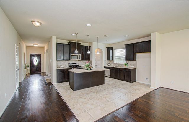 12319 Gatewood Drive, Mont Belvieu, TX 77535