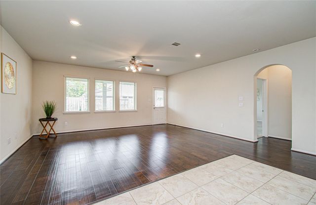 12319 Gatewood Drive, Mont Belvieu, TX 77535