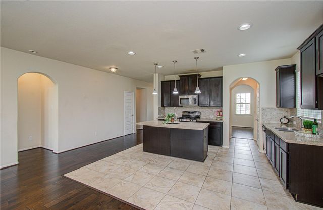 12319 Gatewood Drive, Mont Belvieu, TX 77535