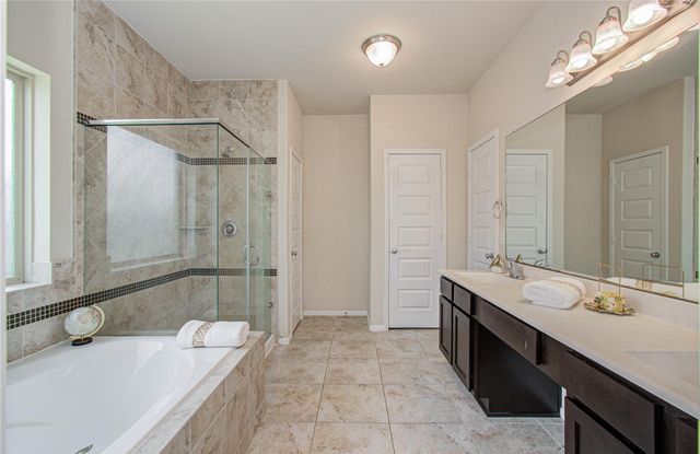 12319 Gatewood Drive, Mont Belvieu, TX 77535