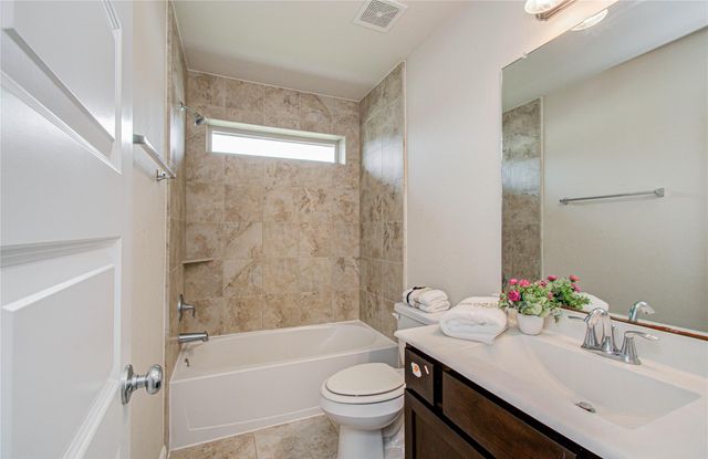 12319 Gatewood Drive, Mont Belvieu, TX 77535