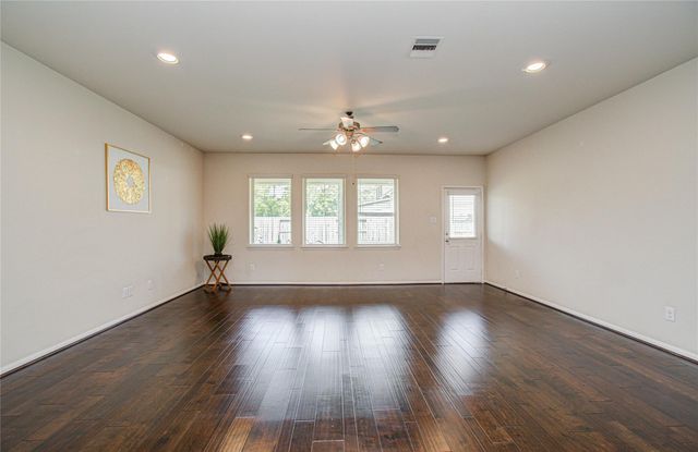 12319 Gatewood Drive, Mont Belvieu, TX 77535