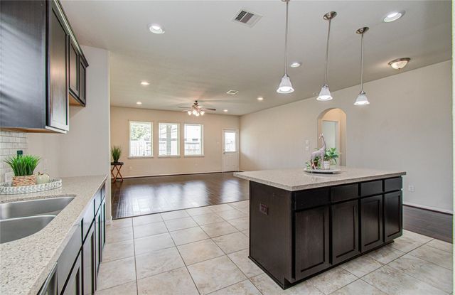 12319 Gatewood Drive, Mont Belvieu, TX 77535