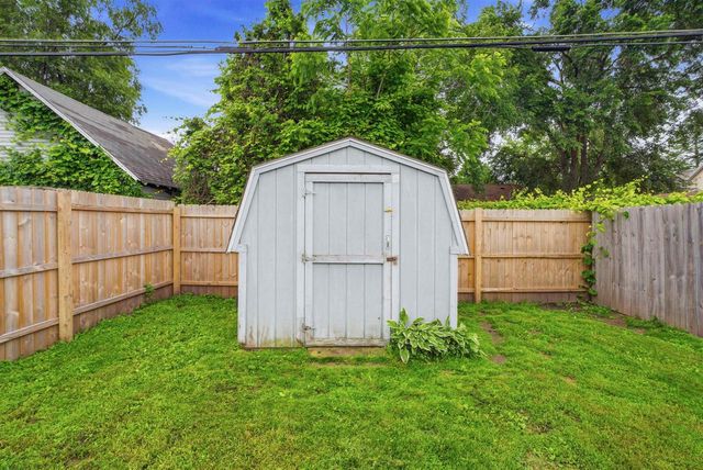 408 E PINE STREET, New London, WI 54961