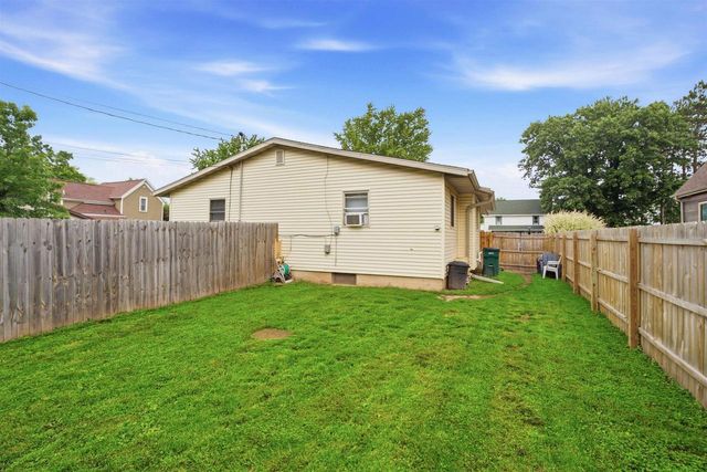 408 E PINE STREET, New London, WI 54961