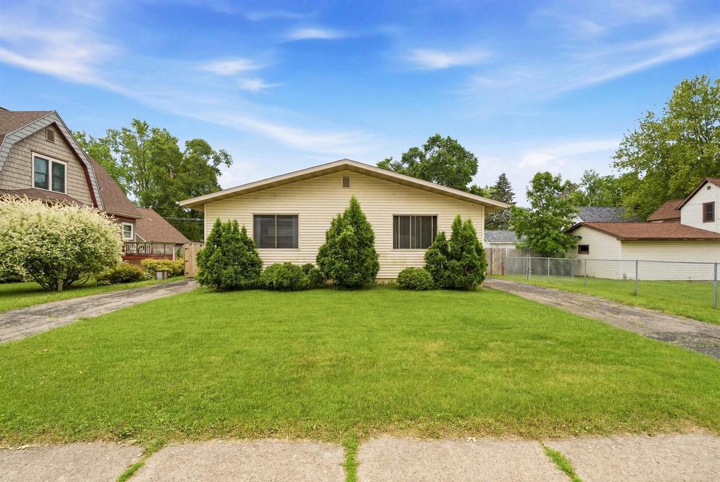408 E PINE STREET, New London, WI 54961