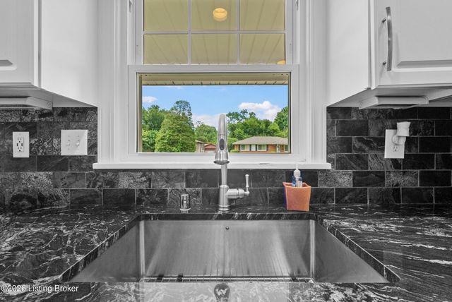 4334 Rockwood Dr, Louisville, KY 40220