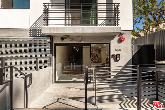 10867 Fruitland Drive 502, Los Angeles, CA 91604