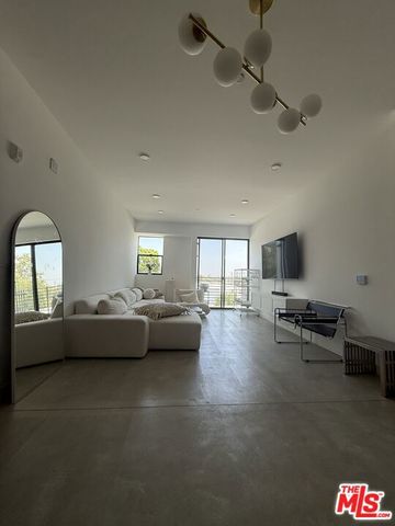 10867 Fruitland Drive 502, Los Angeles, CA 91604