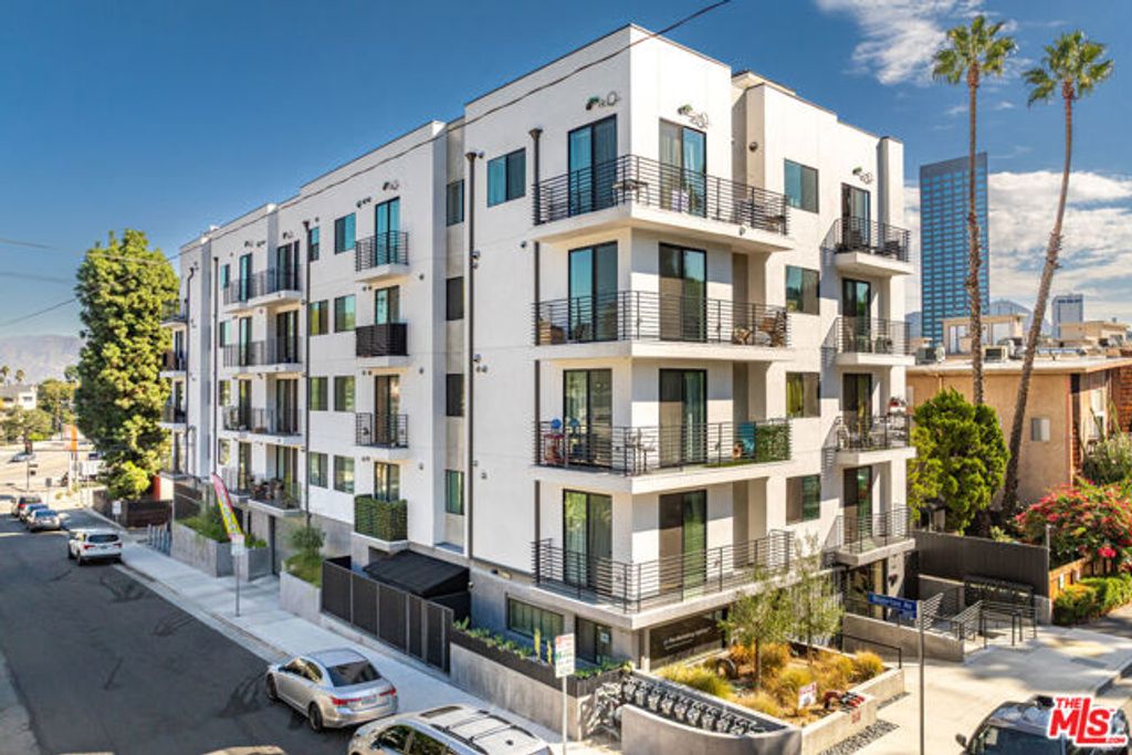 10867 Fruitland Drive 502, Los Angeles, CA 91604