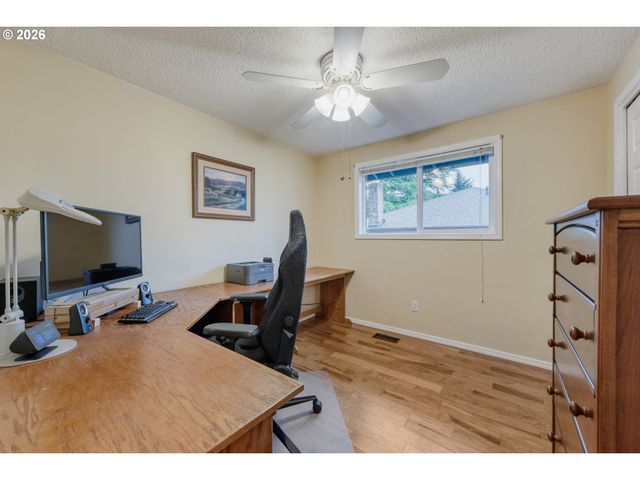 4615 Nw SALISHAN Dr, Portland, OR 97229