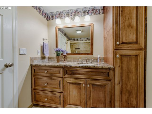 4615 Nw SALISHAN Dr, Portland, OR 97229