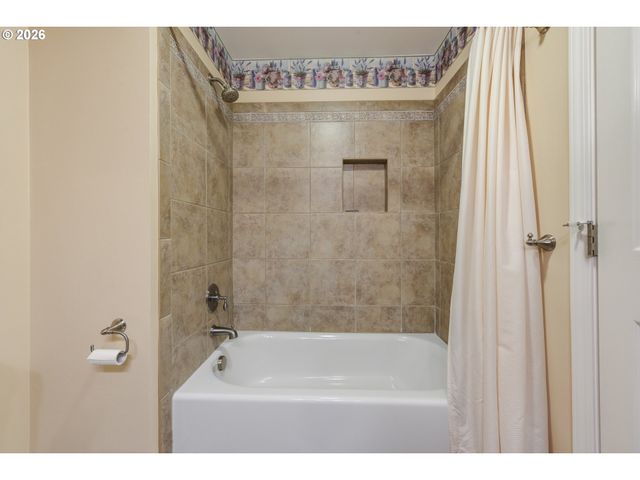 4615 Nw SALISHAN Dr, Portland, OR 97229