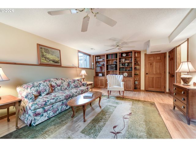 4615 Nw SALISHAN Dr, Portland, OR 97229