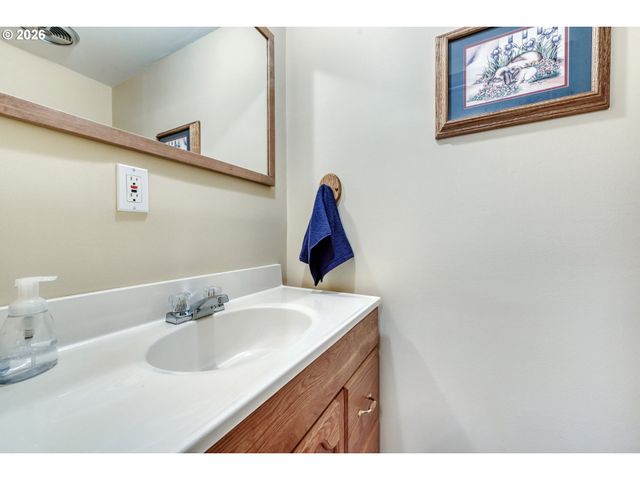 4615 Nw SALISHAN Dr, Portland, OR 97229