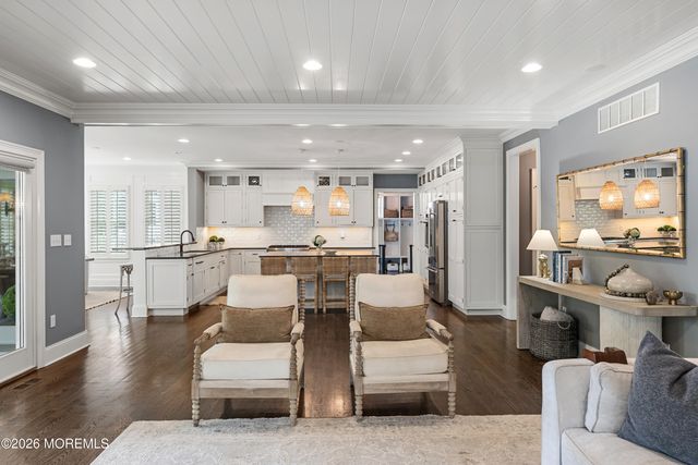 10 Borden Street, Monmouth Beach, NJ 07750
