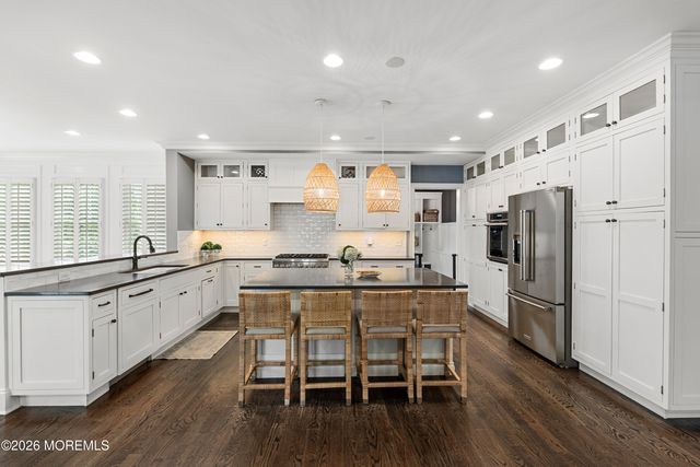 10 Borden Street, Monmouth Beach, NJ 07750