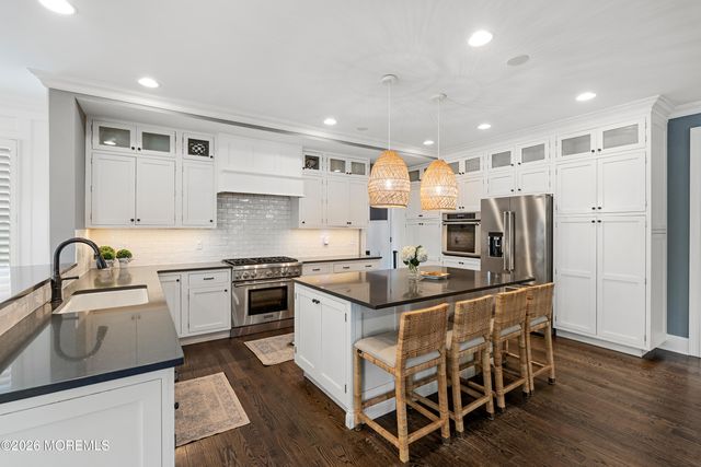 10 Borden Street, Monmouth Beach, NJ 07750