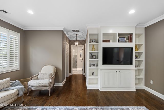 10 Borden Street, Monmouth Beach, NJ 07750