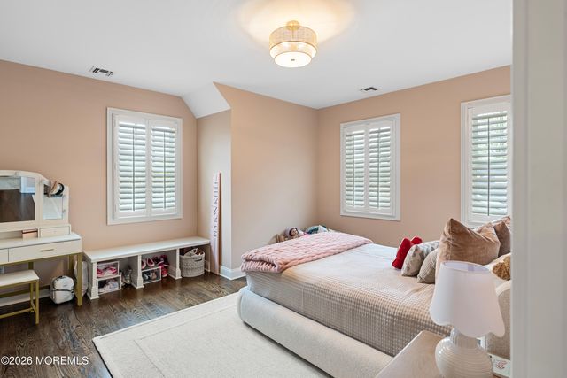 10 Borden Street, Monmouth Beach, NJ 07750
