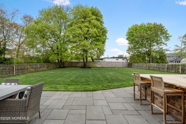 10 Borden Street, Monmouth Beach, NJ 07750