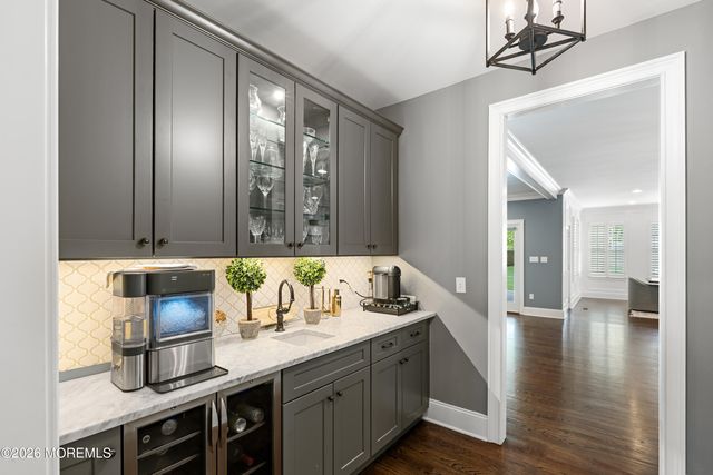 10 Borden Street, Monmouth Beach, NJ 07750