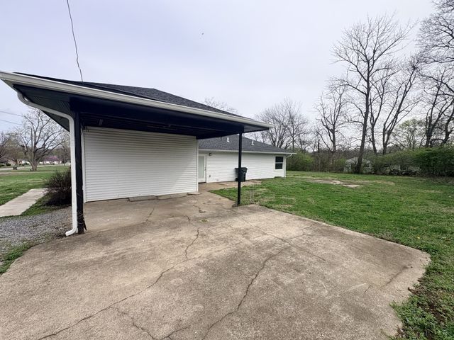 311 Malone Dr, Gallatin, TN 37066