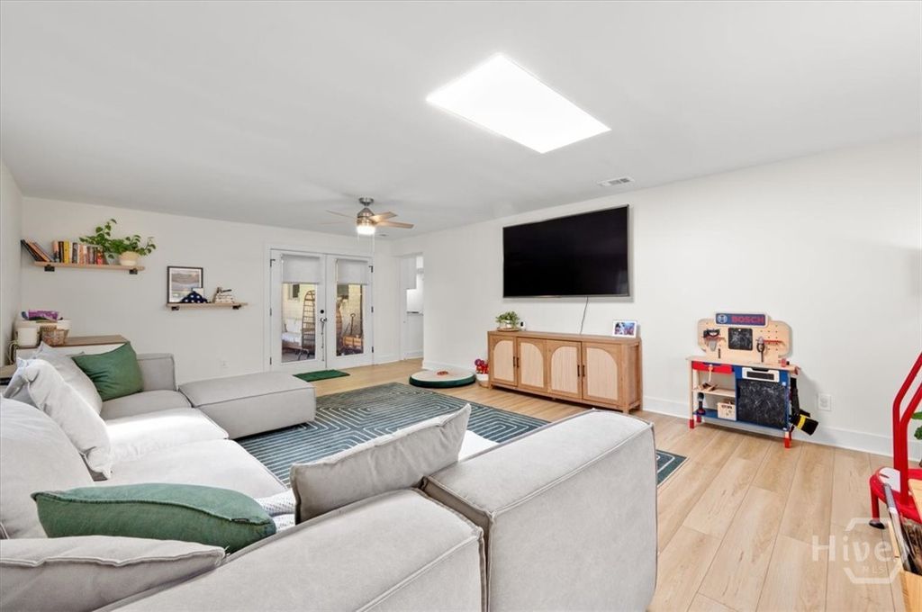 Image 14 of property listing at 324 Tanglewood Road, Savannah, GA 31419