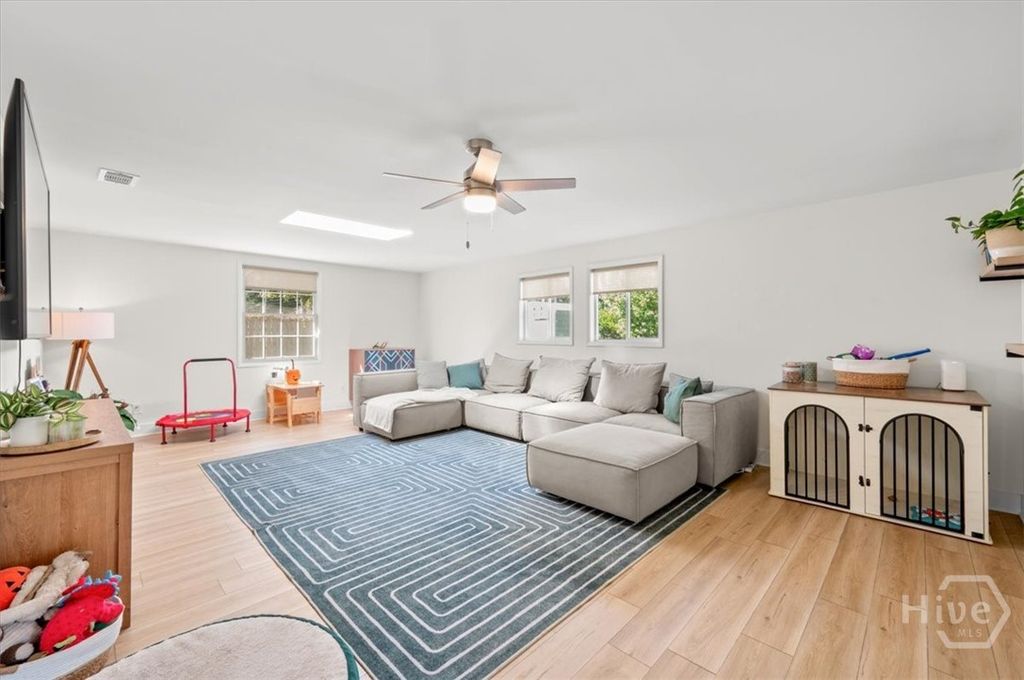 Image 16 of property listing at 324 Tanglewood Road, Savannah, GA 31419