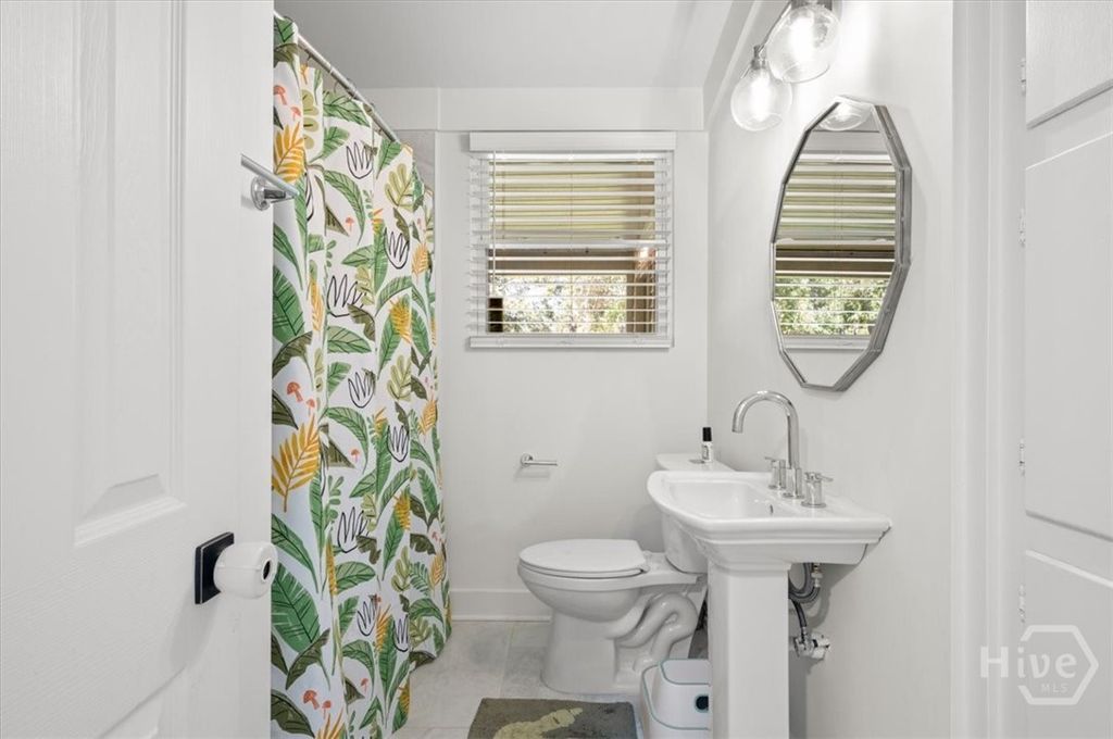 Image 17 of property listing at 324 Tanglewood Road, Savannah, GA 31419