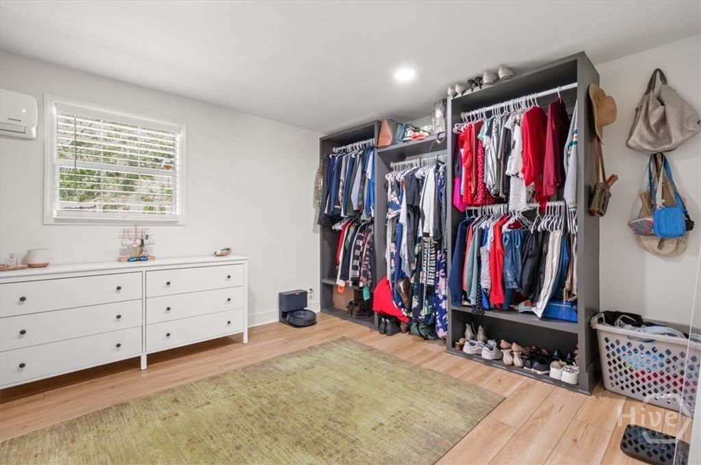 Image 30 of property listing at 324 Tanglewood Road, Savannah, GA 31419