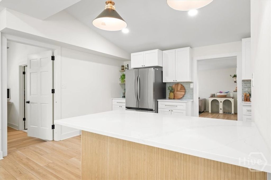 Image 4 of property listing at 324 Tanglewood Road, Savannah, GA 31419