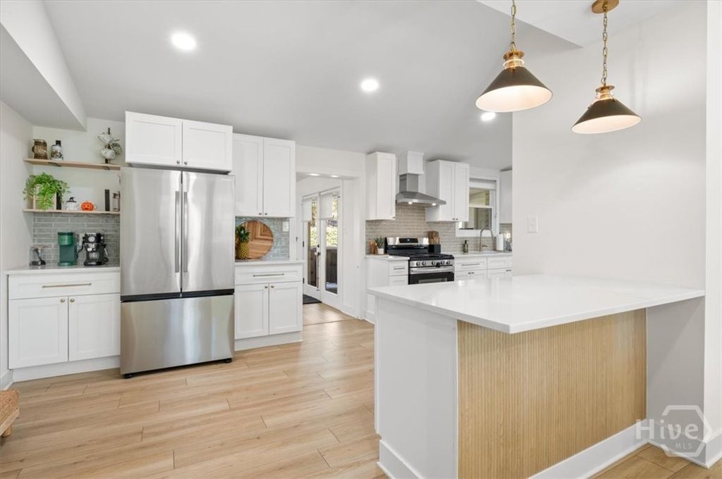 Image 5 of property listing at 324 Tanglewood Road, Savannah, GA 31419