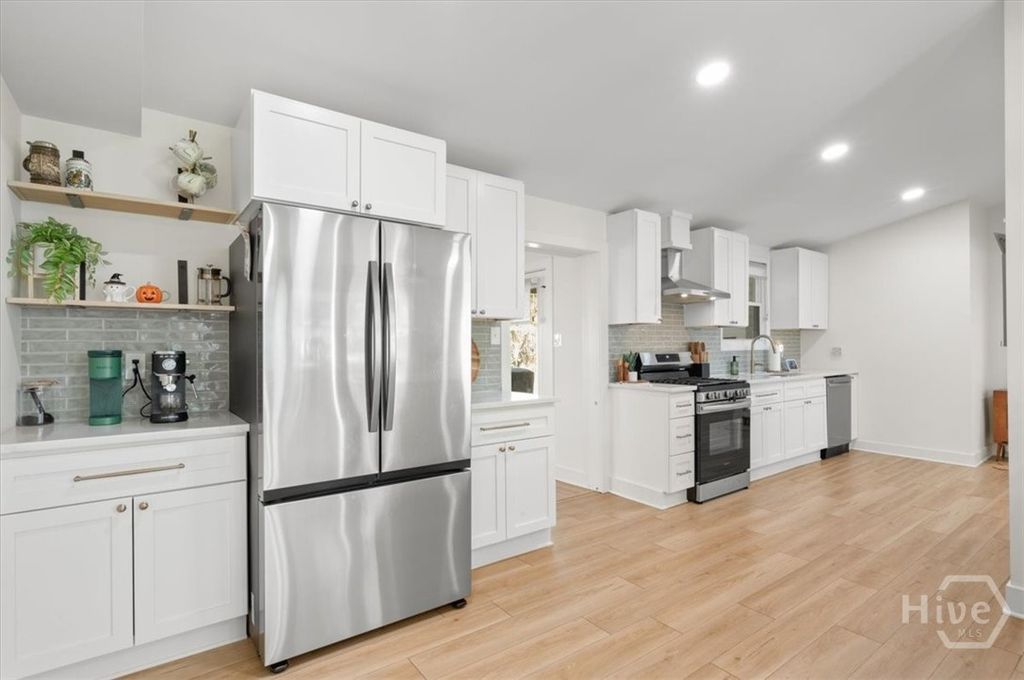 Image 6 of property listing at 324 Tanglewood Road, Savannah, GA 31419