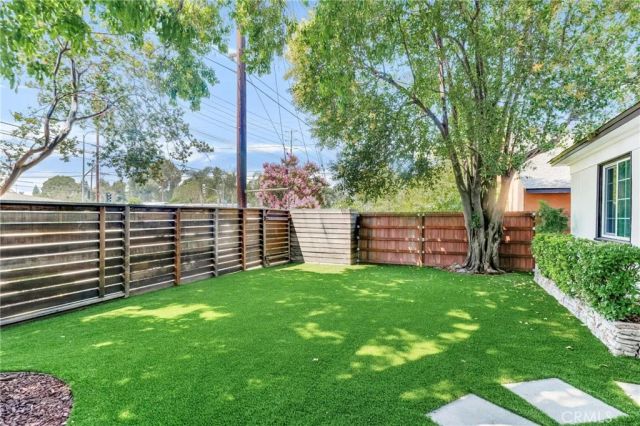 5550 Fallbrook Avenue, Woodland Hills, CA 91367