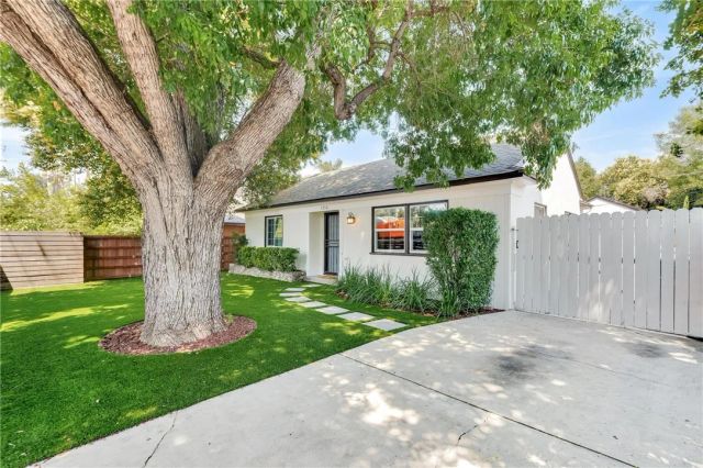 5550 Fallbrook Avenue, Woodland Hills, CA 91367