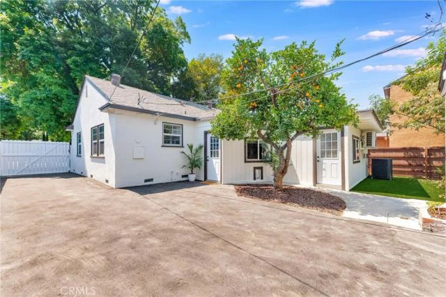 5550 Fallbrook Avenue, Woodland Hills, CA 91367