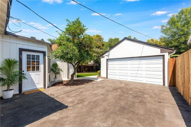 5550 Fallbrook Avenue, Woodland Hills, CA 91367