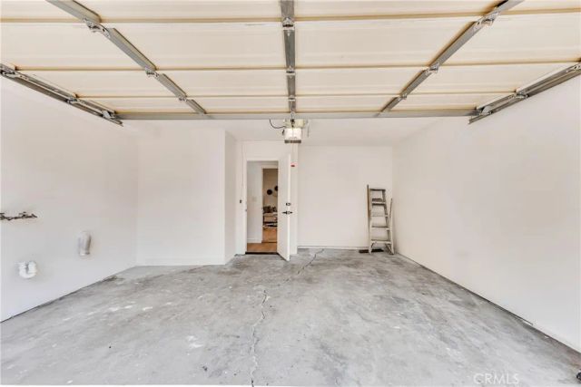 5550 Fallbrook Avenue, Woodland Hills, CA 91367