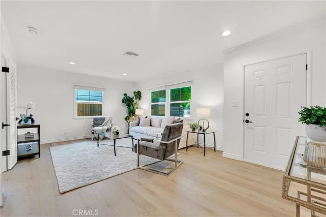 5550 Fallbrook Avenue, Woodland Hills, CA 91367