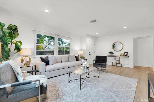 5550 Fallbrook Avenue, Woodland Hills, CA 91367