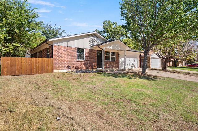 233 Murphy Road, Burleson, TX 76028