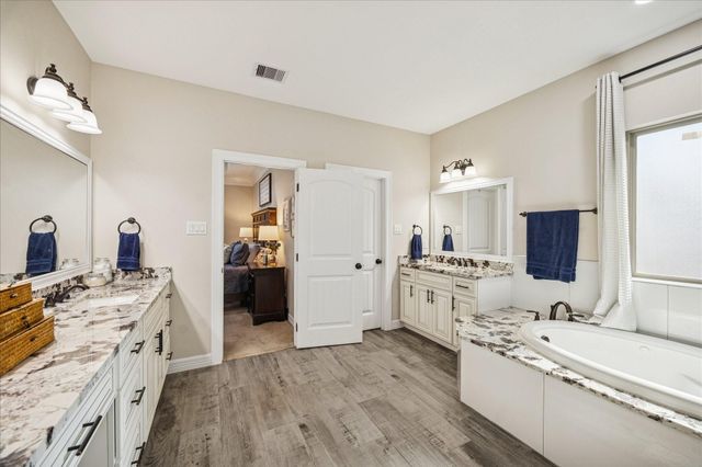 902 Douglas Fir Dr, Magnolia, TX 77354