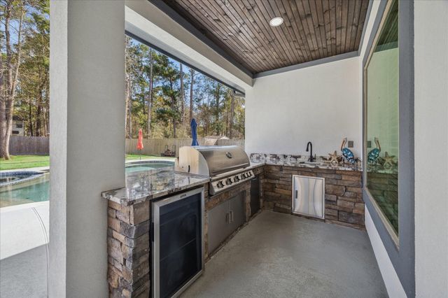 902 Douglas Fir Dr, Magnolia, TX 77354