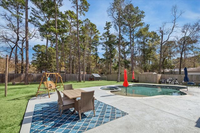 902 Douglas Fir Dr, Magnolia, TX 77354