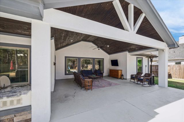 902 Douglas Fir Dr, Magnolia, TX 77354